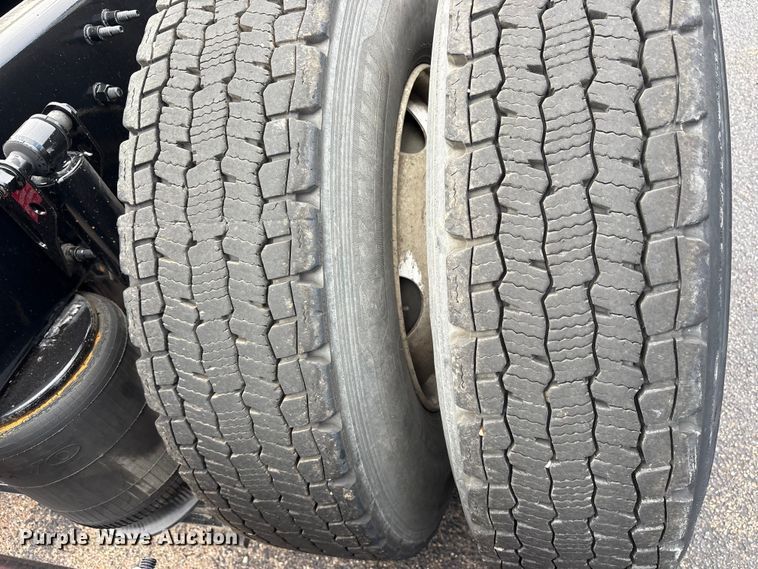 image for item ET7068 2018 Volvo VN semi truck