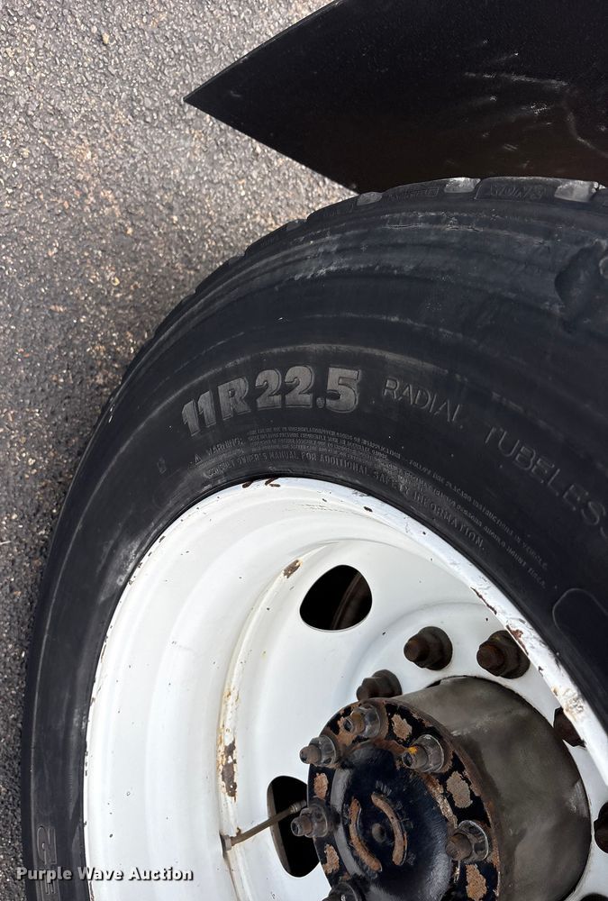 image for item ET7068 2018 Volvo VN semi truck