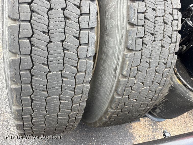 image for item ET7068 2018 Volvo VN semi truck