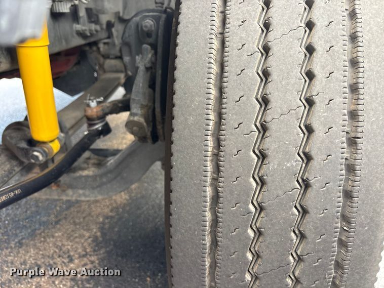 image for item ET7068 2018 Volvo VN semi truck