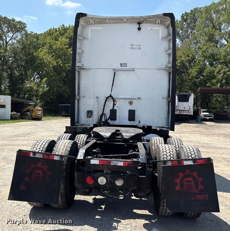 image for item ET7072 2019 Kenworth T680 semi truck