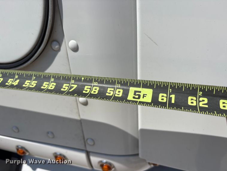 image for item ET7072 2019 Kenworth T680 semi truck