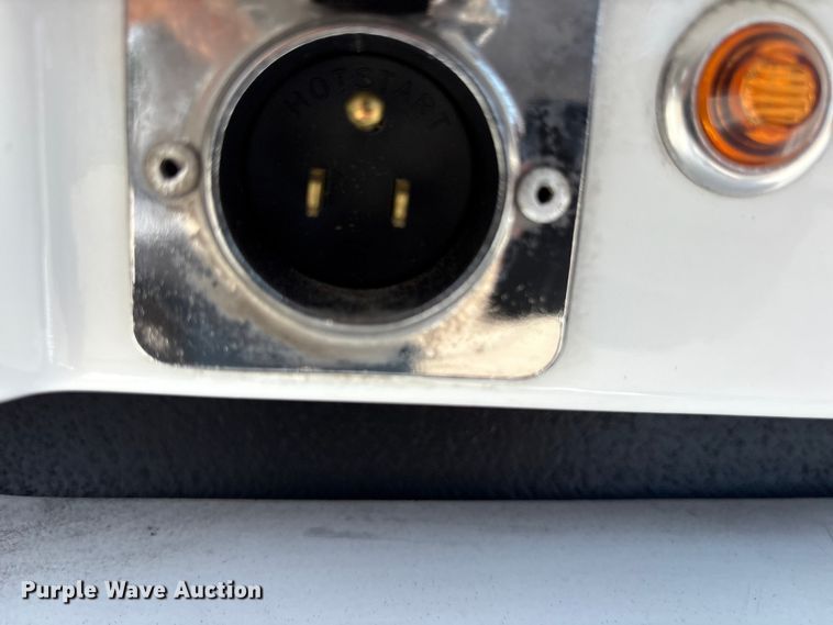 image for item ET7072 2019 Kenworth T680 semi truck