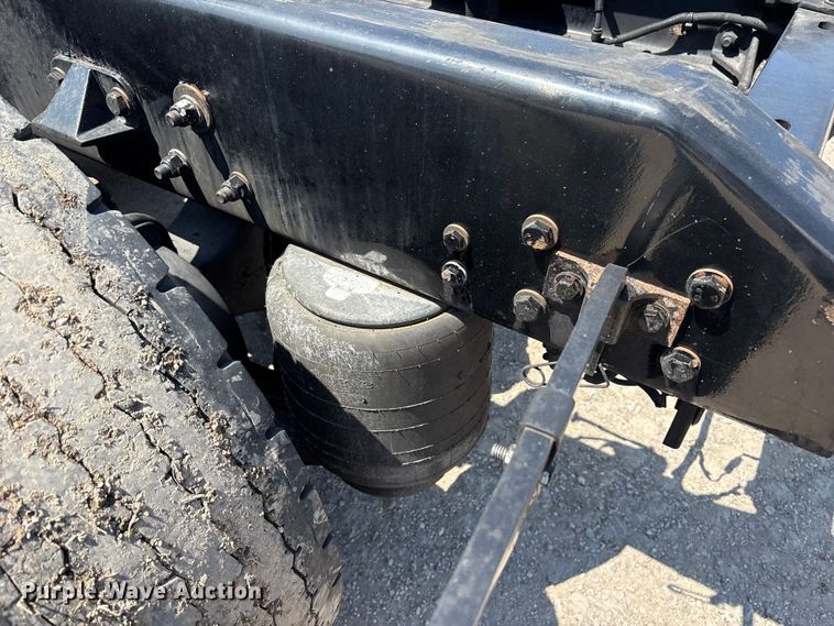 image for item ET7072 2019 Kenworth T680 semi truck