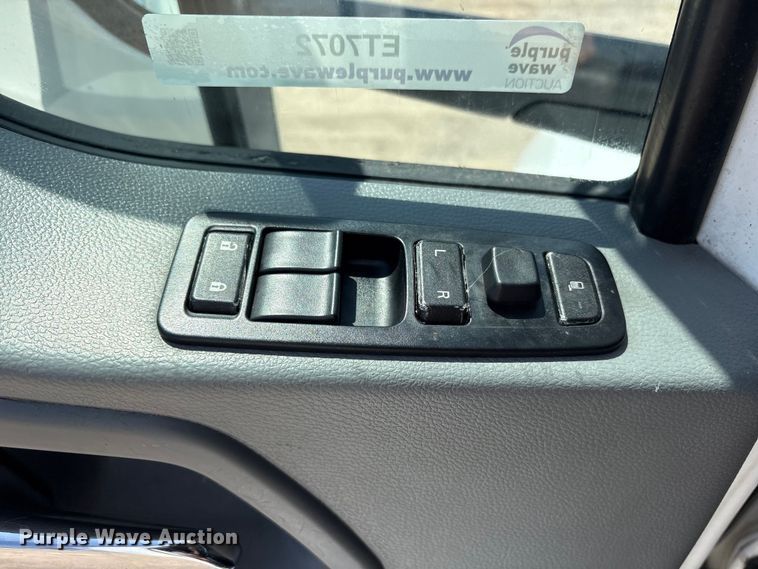 image for item ET7072 2019 Kenworth T680 semi truck