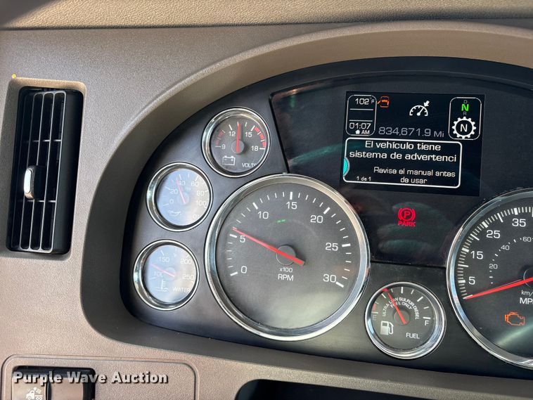 image for item ET7072 2019 Kenworth T680 semi truck