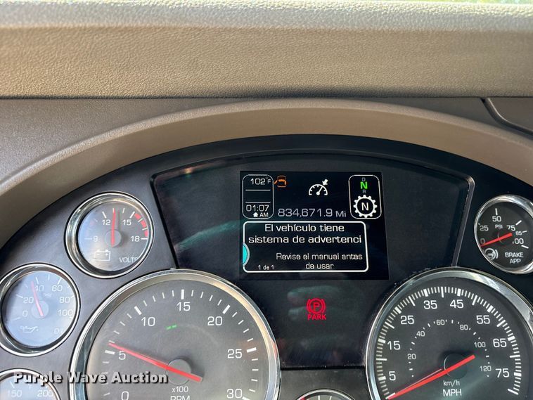 image for item ET7072 2019 Kenworth T680 semi truck