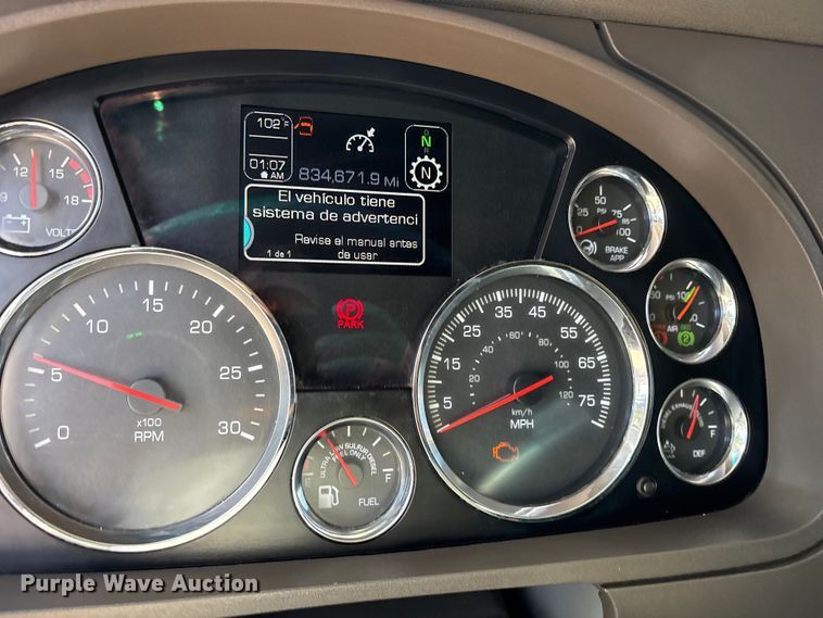 image for item ET7072 2019 Kenworth T680 semi truck