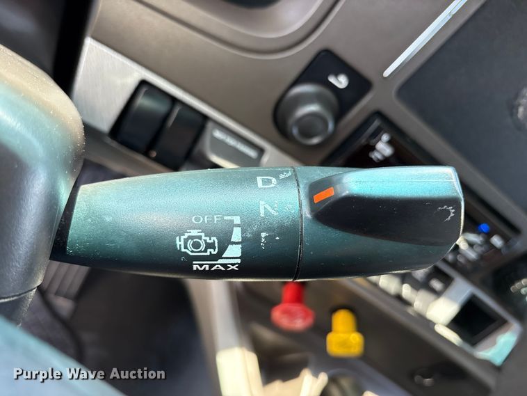 image for item ET7072 2019 Kenworth T680 semi truck