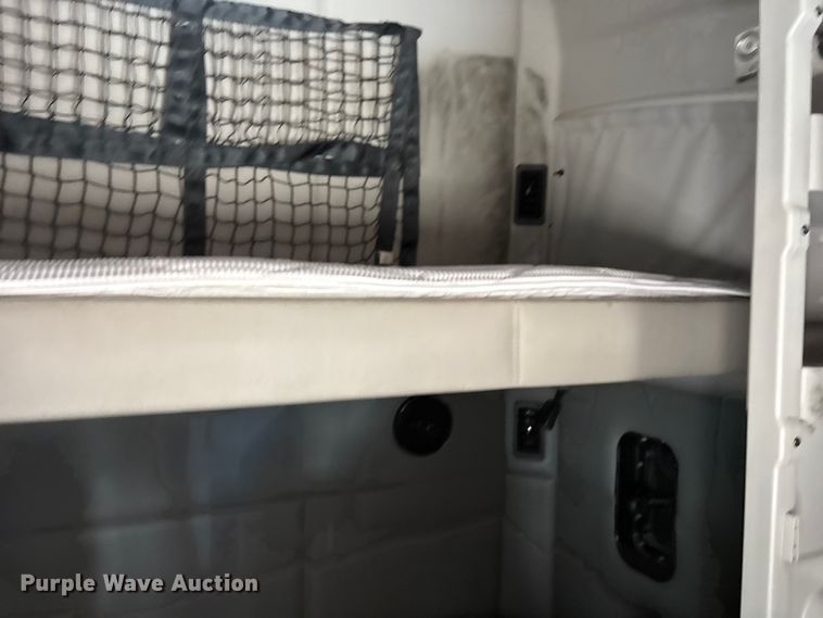 image for item ET7072 2019 Kenworth T680 semi truck