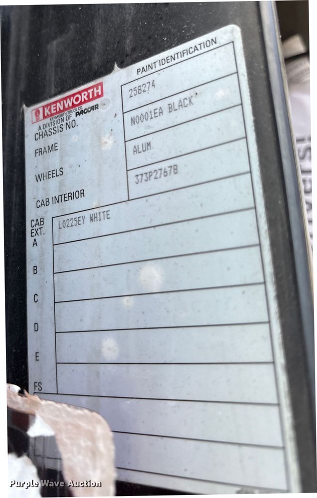 image for item ET7072 2019 Kenworth T680 semi truck