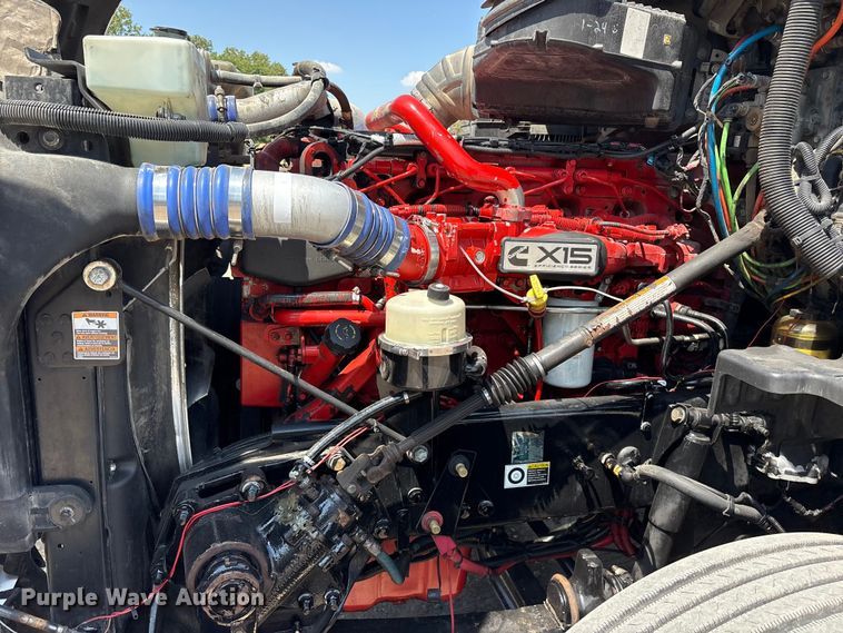 image for item ET7072 2019 Kenworth T680 semi truck