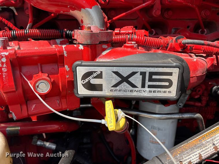 image for item ET7072 2019 Kenworth T680 semi truck