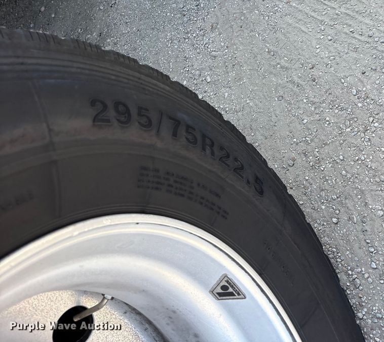 image for item ET7072 2019 Kenworth T680 semi truck