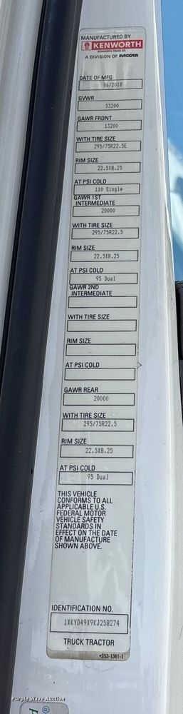 image for item ET7072 2019 Kenworth T680 semi truck