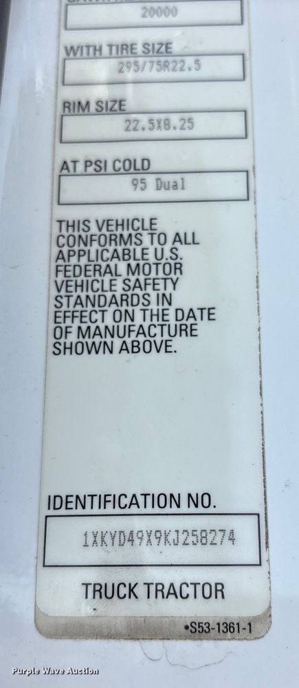 image for item ET7072 2019 Kenworth T680 semi truck