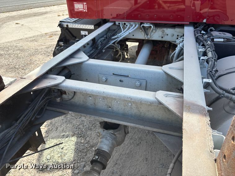 image for item ET8535 2015 Kenworth T370 truck cab and chassis