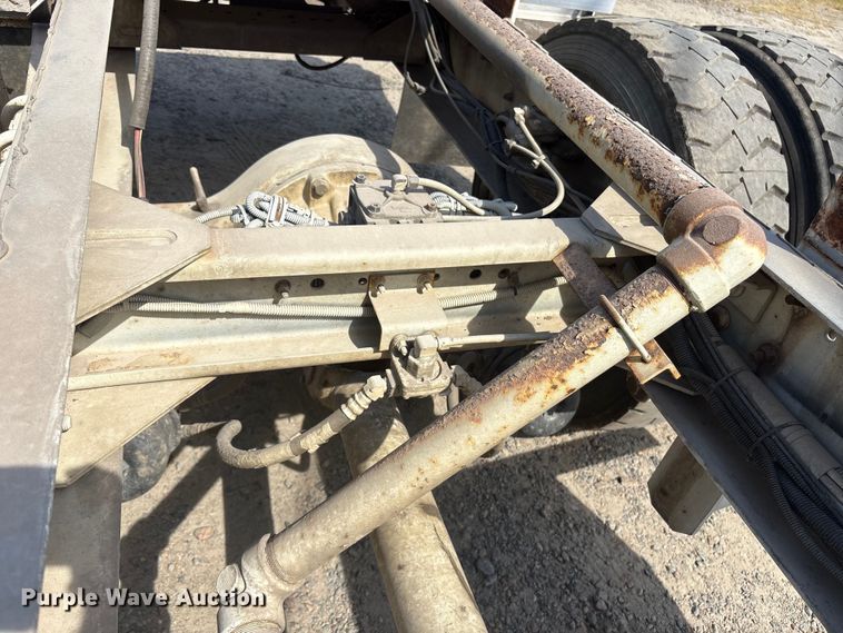 image for item ET8535 2015 Kenworth T370 truck cab and chassis