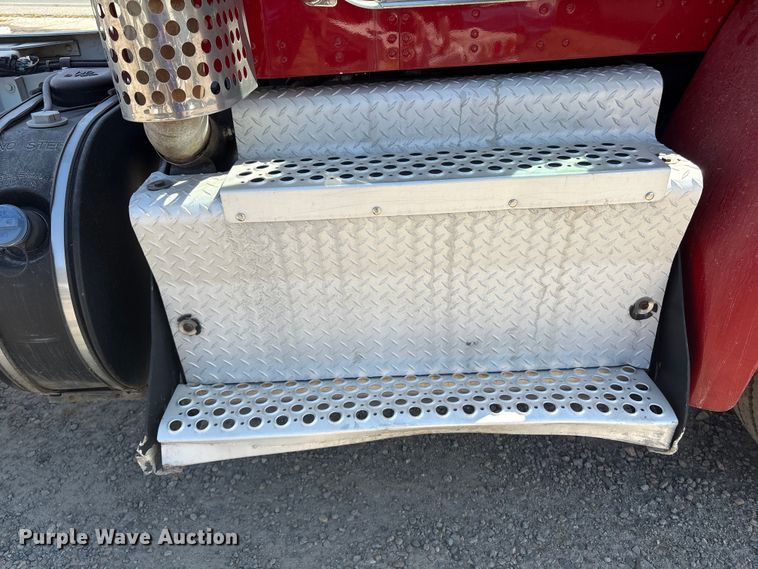 image for item ET8535 2015 Kenworth T370 truck cab and chassis