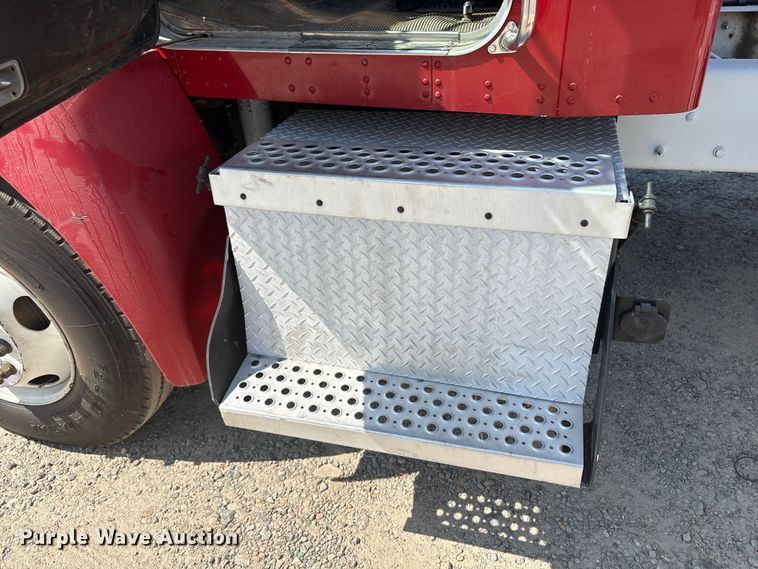 image for item ET8535 2015 Kenworth T370 truck cab and chassis