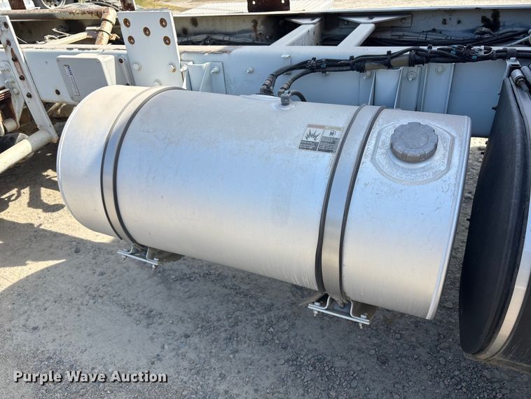 image for item ET8535 2015 Kenworth T370 truck cab and chassis