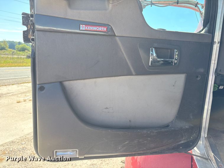 image for item ET8535 2015 Kenworth T370 truck cab and chassis