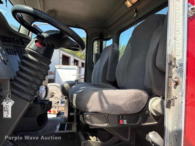 image for item ET8535 2015 Kenworth T370 truck cab and chassis