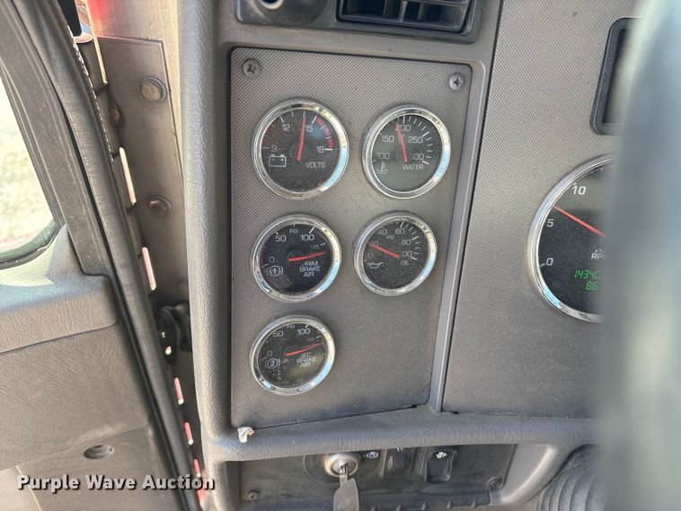 image for item ET8535 2015 Kenworth T370 truck cab and chassis