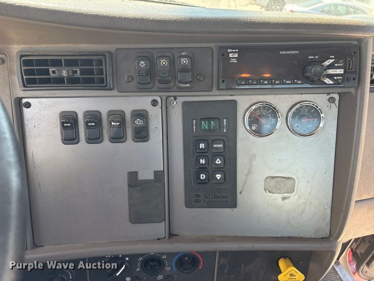 image for item ET8535 2015 Kenworth T370 truck cab and chassis