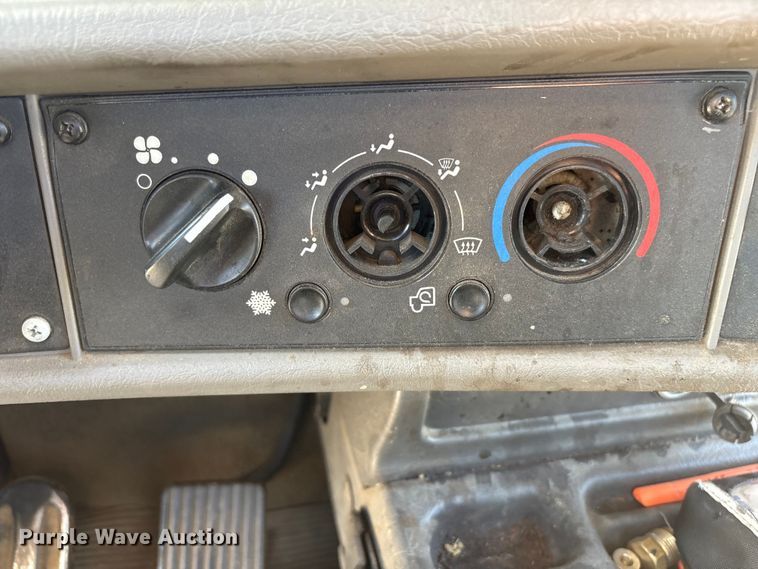 image for item ET8535 2015 Kenworth T370 truck cab and chassis