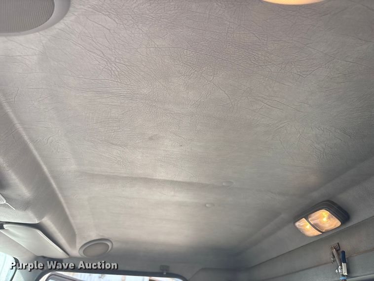 image for item ET8535 2015 Kenworth T370 truck cab and chassis