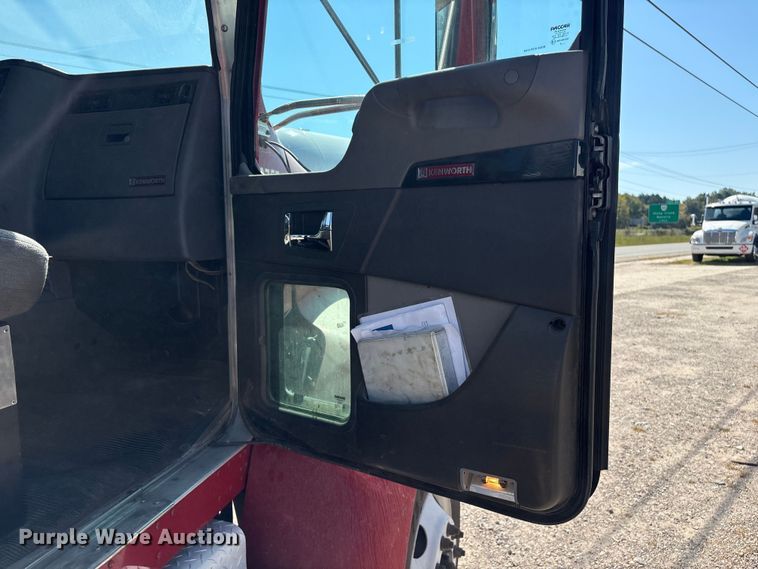 image for item ET8535 2015 Kenworth T370 truck cab and chassis