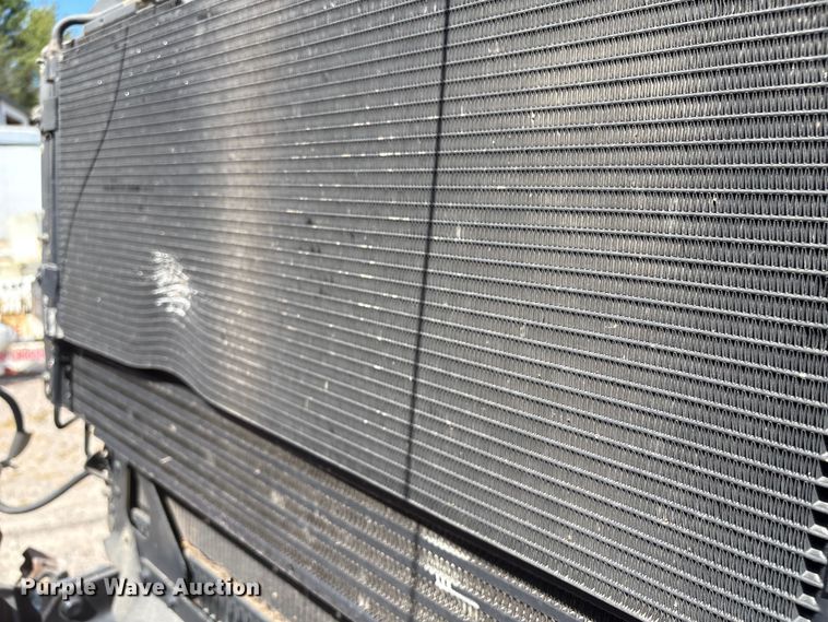 image for item ET8535 2015 Kenworth T370 truck cab and chassis