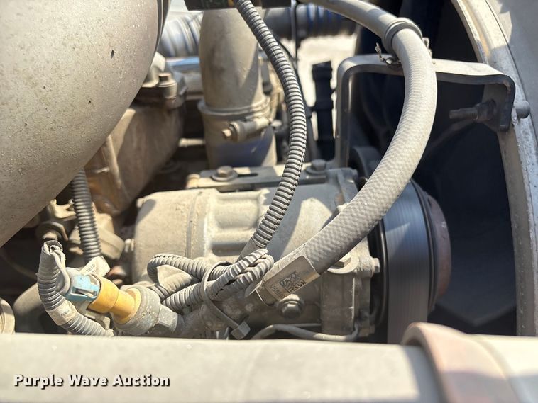 image for item ET8535 2015 Kenworth T370 truck cab and chassis