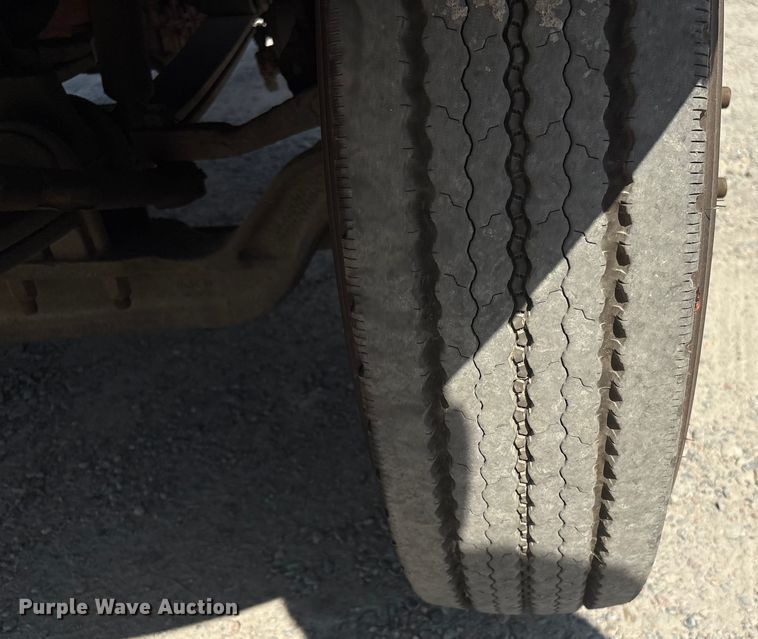 image for item ET8535 2015 Kenworth T370 truck cab and chassis