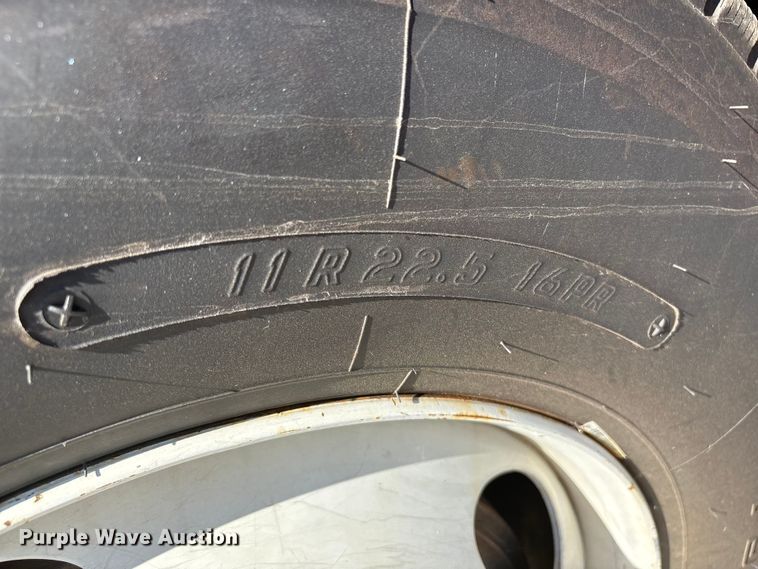 image for item ET8535 2015 Kenworth T370 truck cab and chassis