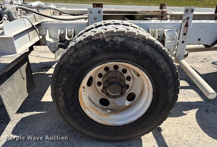 image for item ET8535 2015 Kenworth T370 truck cab and chassis