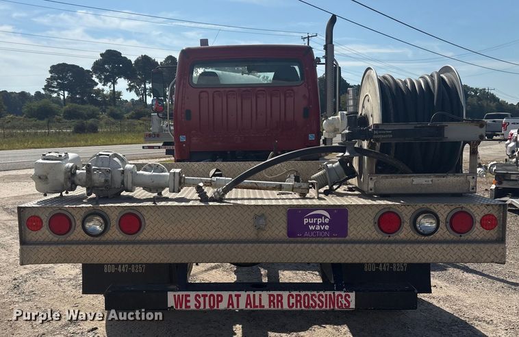 image for item ET8536 2015 Freightliner M2 truck cab and chassis