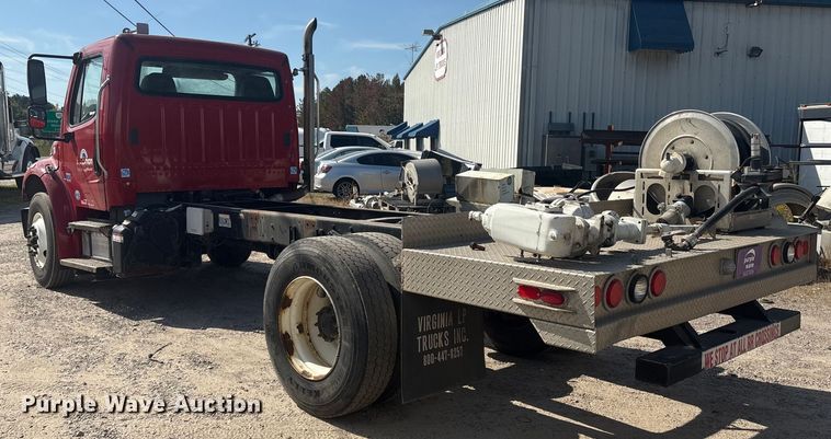 image for item ET8536 2015 Freightliner M2 truck cab and chassis