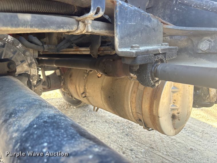 image for item ET8536 2015 Freightliner M2 truck cab and chassis