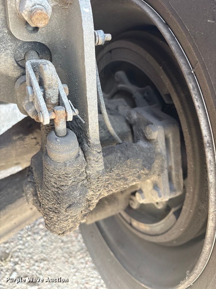 image for item ET8536 2015 Freightliner M2 truck cab and chassis