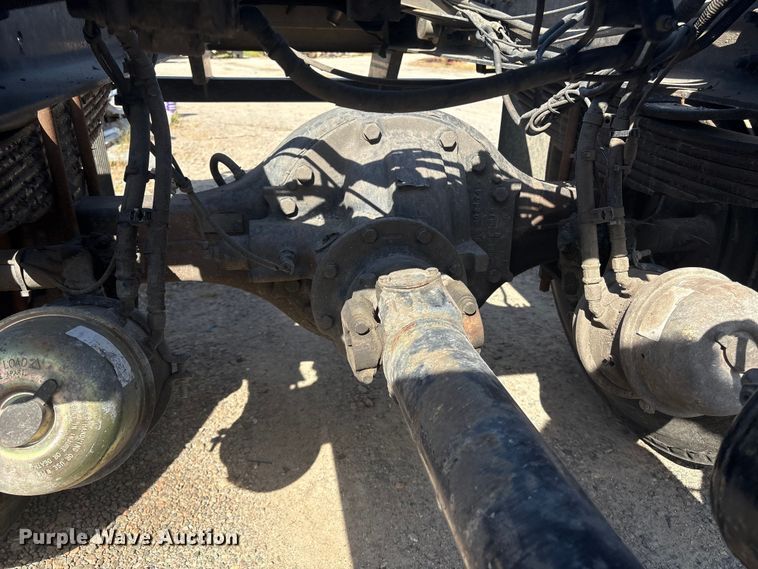 image for item ET8536 2015 Freightliner M2 truck cab and chassis