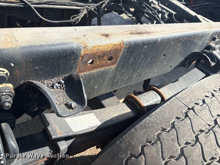 image for item ET8536 2015 Freightliner M2 truck cab and chassis