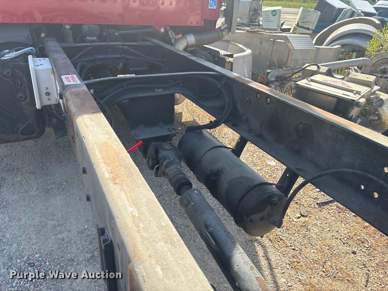 image for item ET8536 2015 Freightliner M2 truck cab and chassis