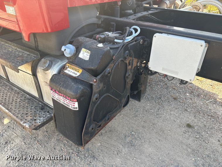 image for item ET8536 2015 Freightliner M2 truck cab and chassis