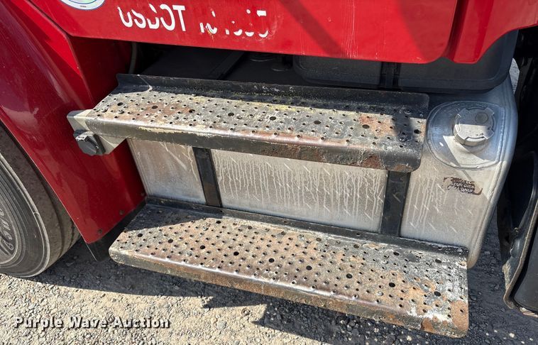 image for item ET8536 2015 Freightliner M2 truck cab and chassis