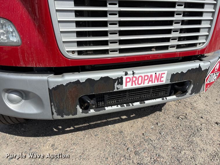 image for item ET8536 2015 Freightliner M2 truck cab and chassis