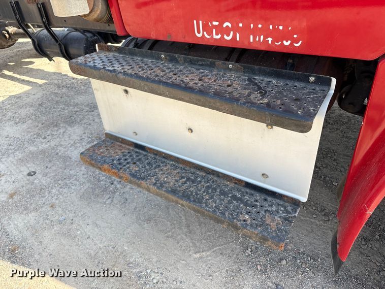 image for item ET8536 2015 Freightliner M2 truck cab and chassis