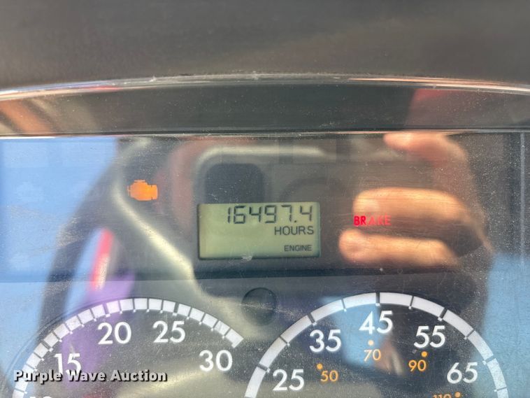 image for item ET8536 2015 Freightliner M2 truck cab and chassis