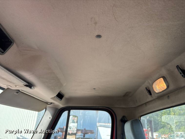 image for item ET8536 2015 Freightliner M2 truck cab and chassis